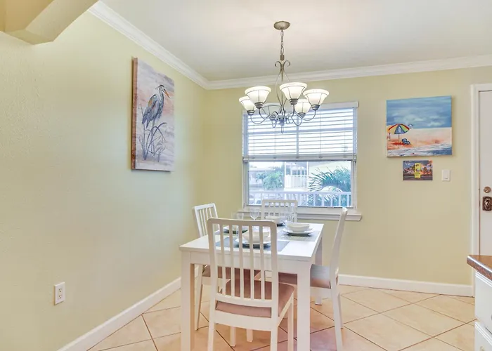 Vibrant Resort Condo With Dedicated Beach Access