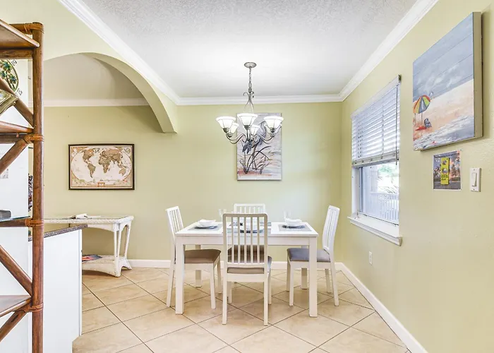 Vibrant Resort Condo With Dedicated Beach Access