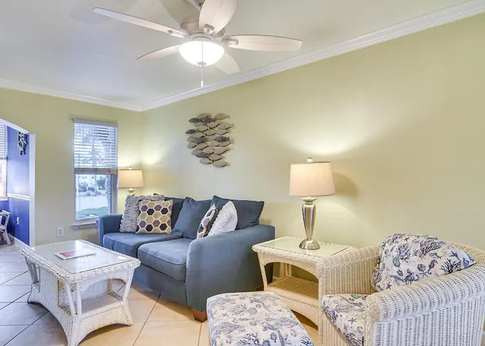 Vibrant Resort Condo With Dedicated Beach Access